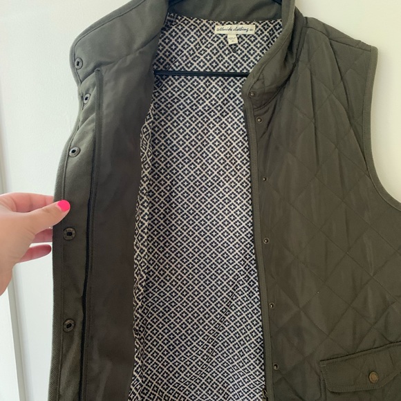 Green Fall Vest - Picture 4 of 4